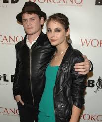 Willa Holland with Toby Hemingway